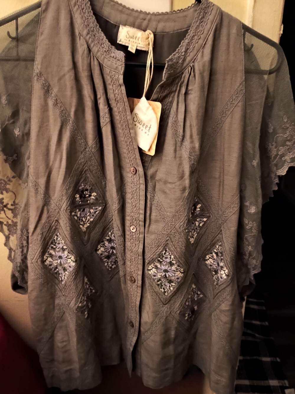 BRAND NEW SWEET BY MISS ME .. Women's Embroidered BOHO LACE AND DESIGNER BLOUSE